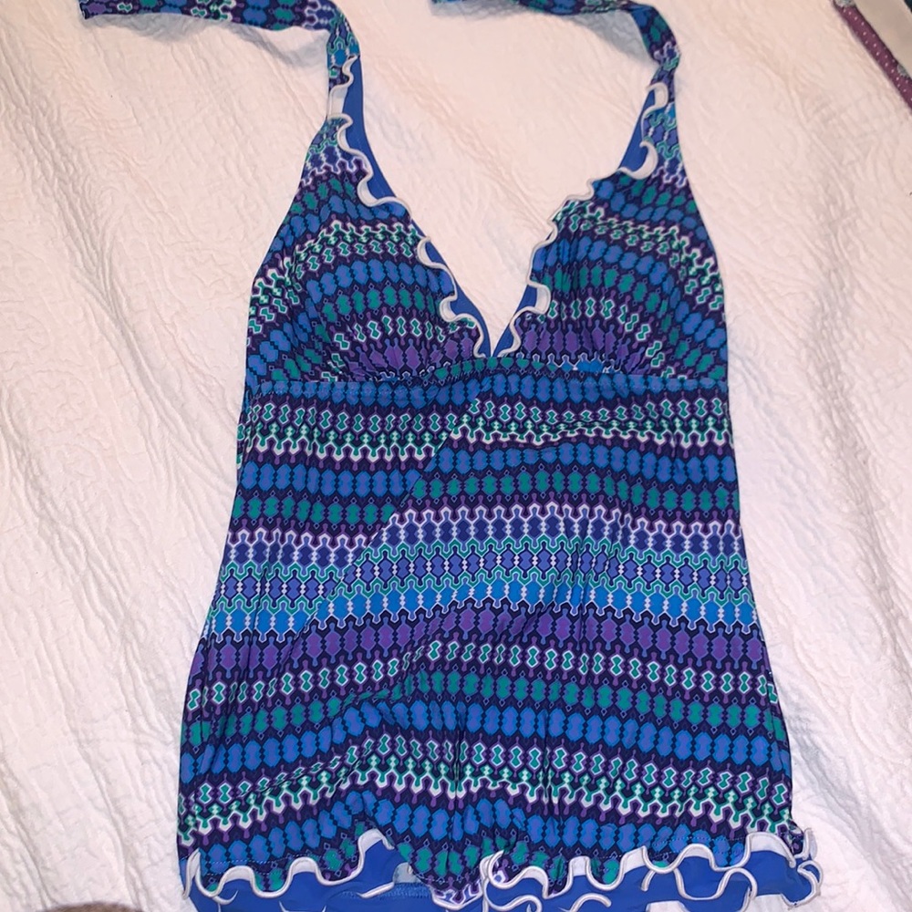 Multicolored tankini with ruffled edges